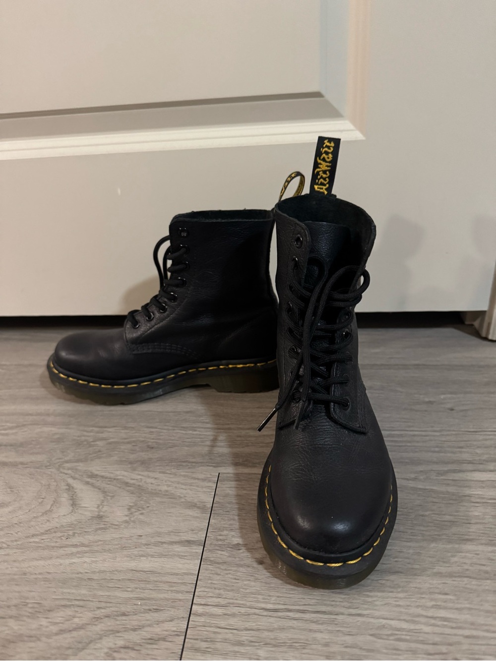 Worn 3x Dr. Martens Pascal Virginia Boots - US 6